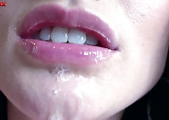 Sex-starved chick Tori Black shows wet pinkish hole closeup