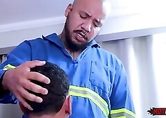 Técnico de internet comendo o viado