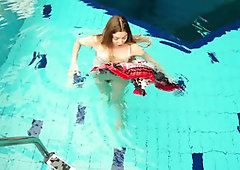 Relieving underwater flash with super hot damsels