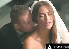 Dude Screws Bride In Front Of People