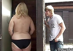 He nails her old pussy on public