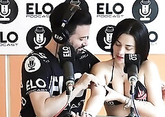Nicole Zurich se come toda la banana ????