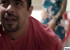 Breasty tgirl Foxxy pulls down the plumbers panties and this babe bangs his dark hole from behind.The large melons T-Girl sucks his schlong in the kit