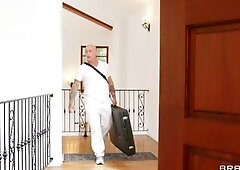 Thick Milf Enjoys A Sensual Massage