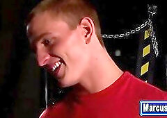 Muscly pornstar gobbles cock