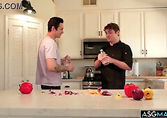 Aubergines, bell peppers, cucumbers or how about spears? In this kitchen everyone has to pick his classy!