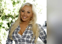 Skylar Price Leaks Cums Out Her Lips