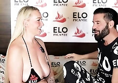 Momma Blond Bombshell acepta los desafios en el cuarto picante