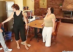 Two Crazy BBWs Scrub the Cleaning Guy's Pipe