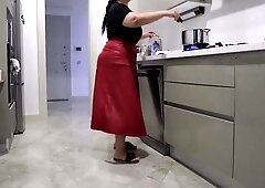 My Stepmothers Red Skirt Hardened My Dick