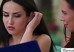 Gorgeous babe Jada Stevens slides a big dildo up Kelsi Monroe asshole