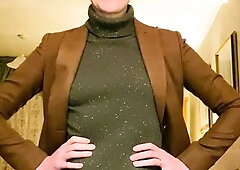 Amateur MILF in sexy stockings masturbates