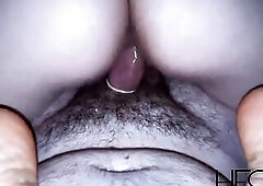 Fidanzata Italiana sega con mani e piedi e salta sul cazzo fin quando non sborra - DIALOGHI ITALIANO