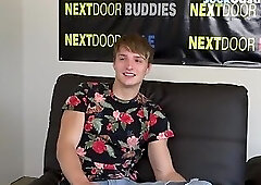 Sixpack college jock cums after wanking at his casting