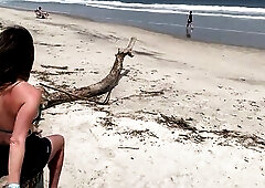 The vacationers were indignant, but this babe continued to wank until I came.