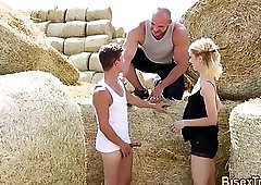 Bisex dude gives facial