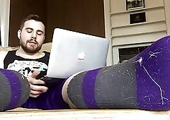 Man satisfies foot fetish on webcam