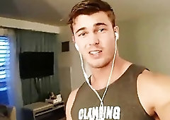 Sexy office worker steals a few moments for masturbation