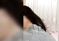 Las piernas abiertas mostrando la panocha hinchada y grandota