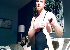 ginger in singlet jerking off