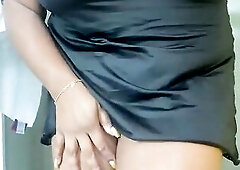 Hawt beauty undressing in the baths - FolgosaXxx peladinha in the bathroom