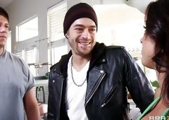 Busty Mommy Fresh Out From The Shower