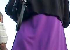 Upskirt hidden view discharged in the street