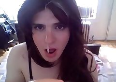 Beautiful gurl swallow a huge dildo