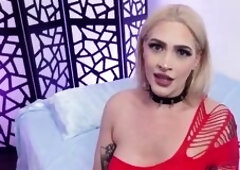 Curvy Scarlett Synn Obediently Receives Her Shlong Treatment