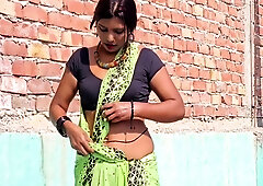 Hindi Sex And Devar Bhabhi In Indian Desi Lovers Start Full Hard Video Inside The Bus