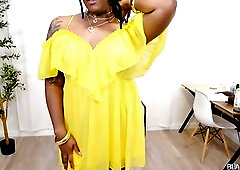EBONY TRANNIES – Marley Rose Pleasures With Giant Sextoy