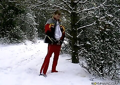 Roma Arthur Jerks Off And Collects His Piss In Wine Glasses