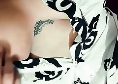 No me aguanté, sola en casa