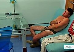 Plaything Stud Samuel L Peels off Off And Milks His Ample Dick!