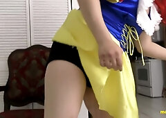 Kinky Wears A Princess Dress And Shows His Ass With Elis Ataxxx