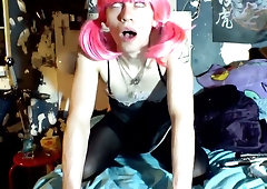 pink hair rides dildo for first time webcam vid