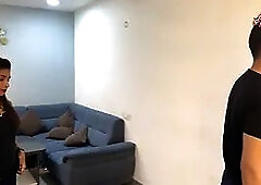 The girl Call the massage boy to her house and the two had sex together.