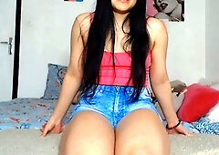 Amateur brunette wanking toying