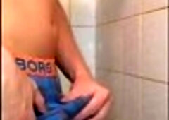 Amateur Guy Jerks Off on Webcam