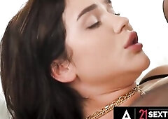 Latine Bombass Bangs Her Guy With Her Vagina And Feet