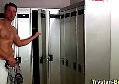 Muscly pornstar jock tugs in gym