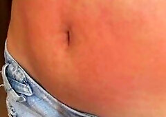 I show my red abdomen from the punishment I received from the red stomach game, my belly inflamed