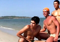 Sparta - 4 Dudes Smash Their Taut Cabooses Under The Sun!