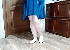 The curvy mother i'd like to fuck decided to make herself an enema from her own urine during menstruation. There is a tampon in the snatch.