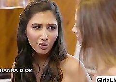 Milf Sarah lesbian 3way with hot teens Kyler and Gianna