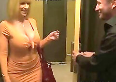 Hookup Milf :) - Sara Jay