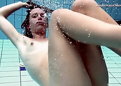 Underwater Babe Liza Rachinska Swims