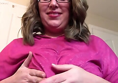 Tattooed solo girl explores armpit fetish play with toys on webcam