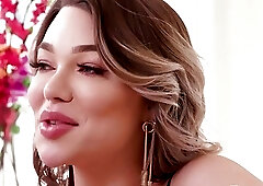 Emma Rose getting her first time experience about swinging