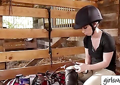 Gorgeous Serena enjoys munching Lyra Laws wet cunt